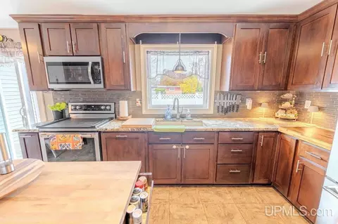 1608 S 17, Escanaba, MI 49829 photo 10