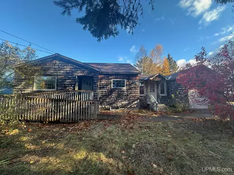 105 W Wright, Marquette, MI 49855