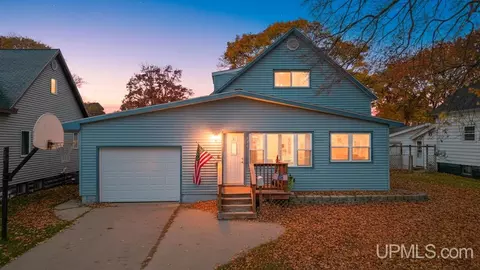 620 S 16th, Escanaba, MI 49829