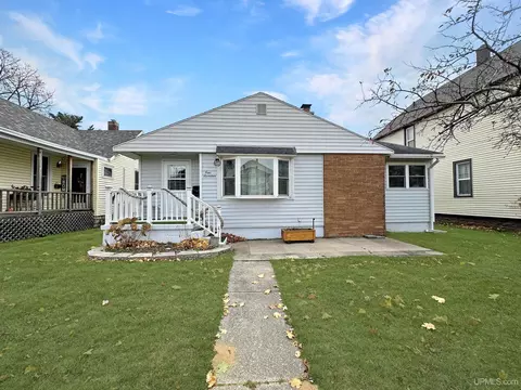 917 S 7th, Escanaba, MI 49829