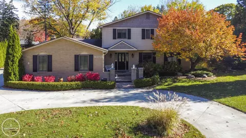 19909 White Oaks, Clinton Township, MI 48036