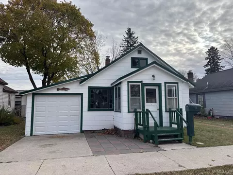 112 E Ave B, Newberry, MI 49868