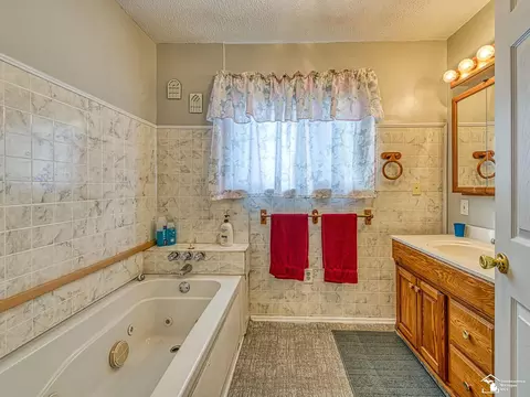 Bath - 8655 Ida Maybee, Monroe, MI 48162 photo 1 of 2