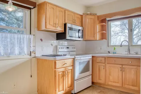 1932 E Hibbard, Owosso, MI 48867 photo 5