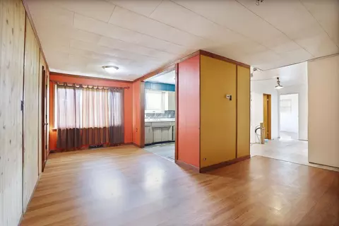 Living - 5675 Oak, Vassar, MI 48768 photo 3 of 6