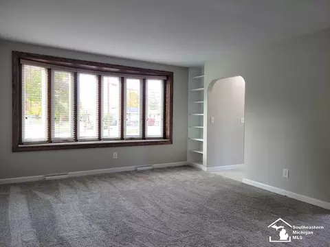 Living - 1132 N Macomb, Monroe, MI 48162 photo 2 of 5