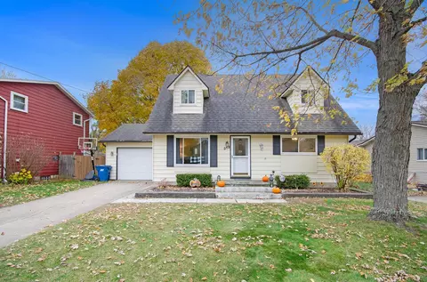 313 Airport, Holly, MI 48442