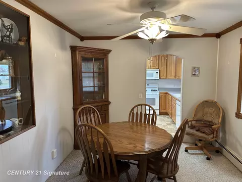 Dining - 5281 Deland, Flushing, MI 48433 photo 1 of 2