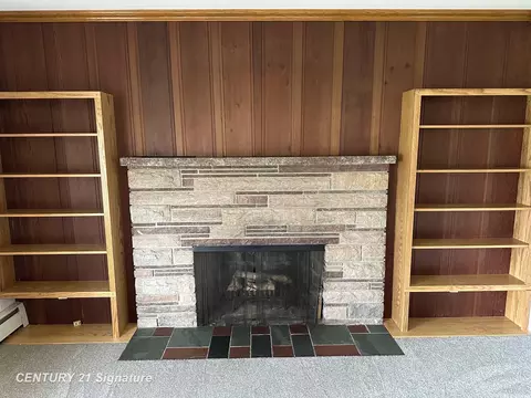 Living - 5281 Deland, Flushing, MI 48433 photo 3 of 4
