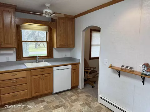 Kitchen - 5281 Deland, Flushing, MI 48433 photo 2 of 5
