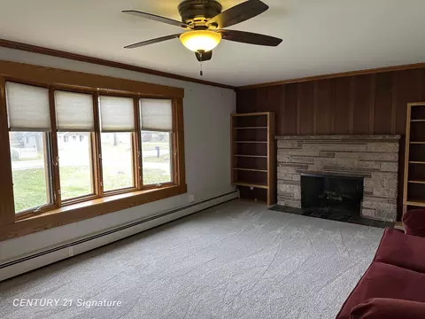 Living - 5281 Deland, Flushing, MI 48433 photo 2 of 4