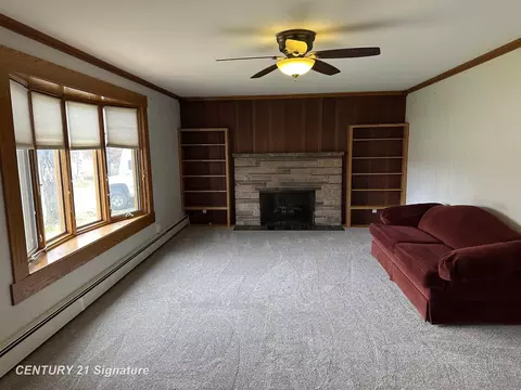 Living - 5281 Deland, Flushing, MI 48433 photo 1 of 4