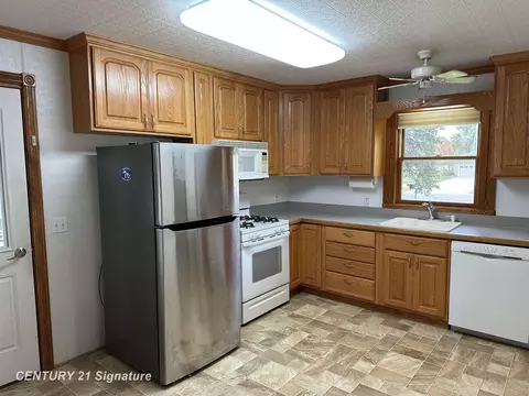 Kitchen - 5281 Deland, Flushing, MI 48433 photo 1 of 5