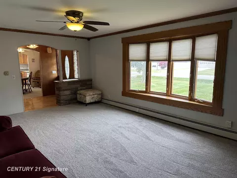 Living - 5281 Deland, Flushing, MI 48433 photo 4 of 4