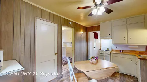 Entry Way - 6123 E Riv, Flushing, MI 48433 photo 1 of 2