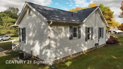 Exterior - 6123 E Riv, Flushing, MI 48433 photo 4 of 4