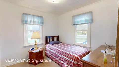 Bedroom - 6123 E Riv, Flushing, MI 48433 photo 3 of 4