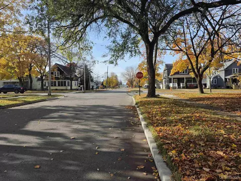 1002 Stephenson, Escanaba, MI 49829 photo 2
