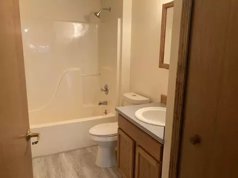 Bath - 606 Kemp, Gladwin, MI 48624 photo 1 of 3