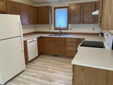 Kitchen - 606 Kemp, Gladwin, MI 48624 photo 2 of 3
