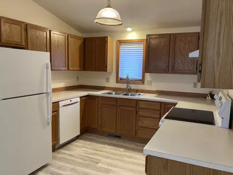 Kitchen - 606 Kemp, Gladwin, MI 48624 photo 1 of 3