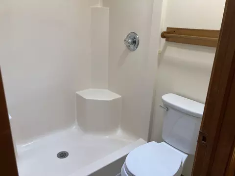 Bath - 606 Kemp, Gladwin, MI 48624 photo 3 of 3