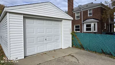 21820-28 Moross Rd, Grosse Pointe, MI 48236 photo 4