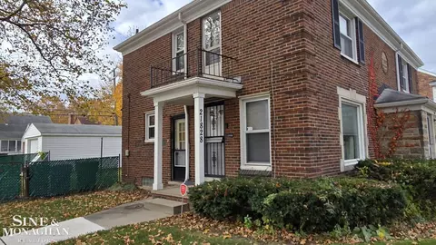 21820-28 Moross Rd, Grosse Pointe, MI 48236 photo 2