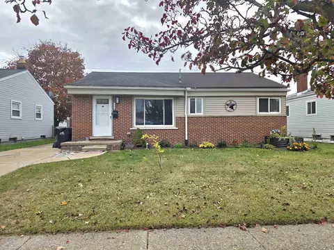 15010 Petrie, Roseville, MI 48066
