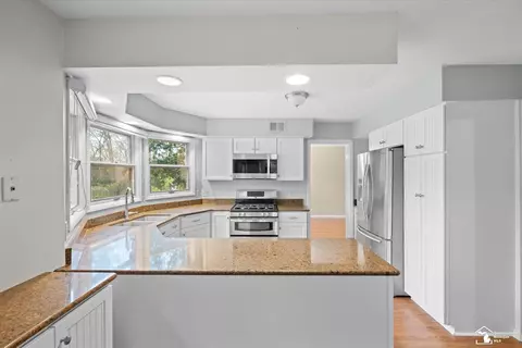 Kitchen - 7655 Coventry, Temperance, MI 48182 photo 3 of 4