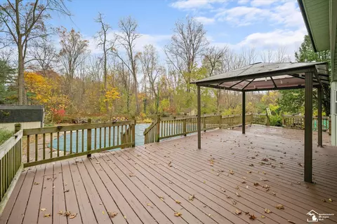 Exterior - 7655 Coventry, Temperance, MI 48182 photo 9 of 10