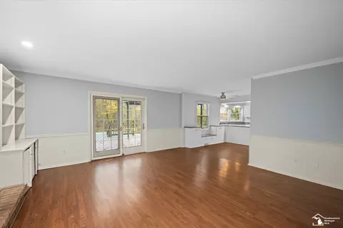 Living - 7655 Coventry, Temperance, MI 48182 photo 6 of 7