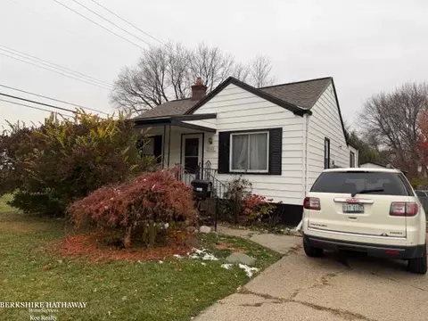 29081 Senator, Roseville, MI 48066