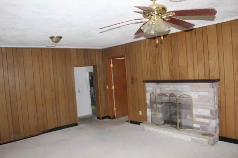Living - 1314 Pinehurst, Flint, MI 48507 photo 3 of 4