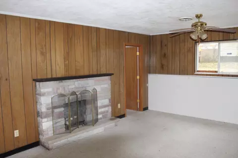 Living - 1314 Pinehurst, Flint, MI 48507 photo 4 of 4