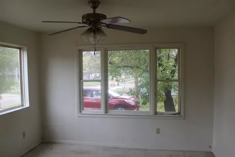 Living - 1314 Pinehurst, Flint, MI 48507 photo 2 of 4