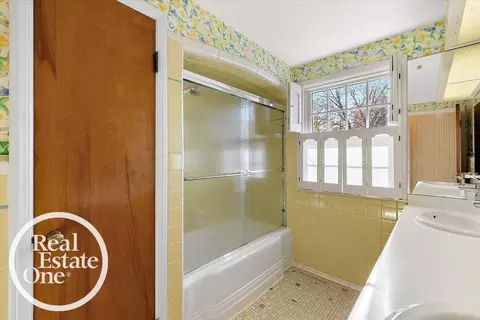 1769 Newcastle, Grosse Pointe Woods, MI 48236 photo 25