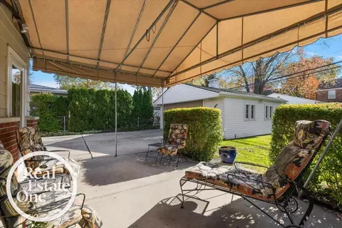 1769 Newcastle, Grosse Pointe Woods, MI 48236 photo 31