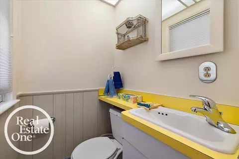 1769 Newcastle, Grosse Pointe Woods, MI 48236 photo 16
