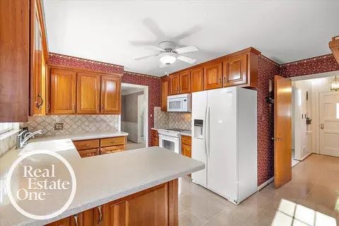 1769 Newcastle, Grosse Pointe Woods, MI 48236 photo 12