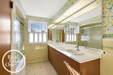 1769 Newcastle, Grosse Pointe Woods, MI 48236 photo 24