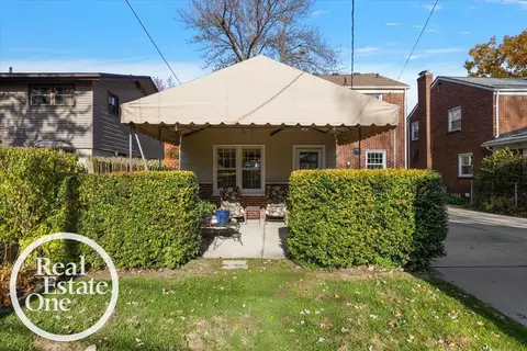 1769 Newcastle, Grosse Pointe Woods, MI 48236 photo 32