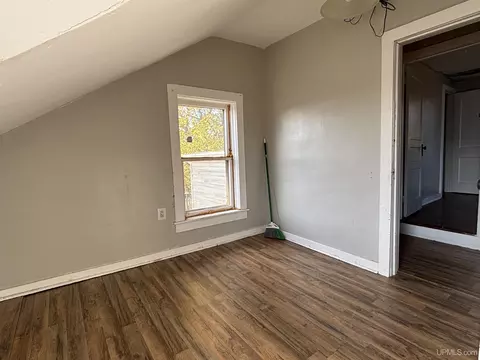 Bedroom - 727 E Rdg, Ishpeming, MI 49849 photo 4 of 8