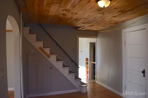 Entry Way - 727 E Rdg, Ishpeming, MI 49849 photo 2 of 2