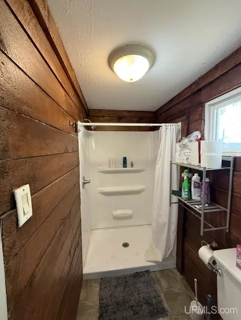 Bath - 727 E Rdg, Ishpeming, MI 49849 photo 1 of 2