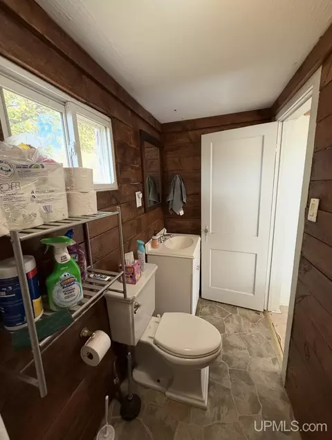 Bath - 727 E Rdg, Ishpeming, MI 49849 photo 2 of 2