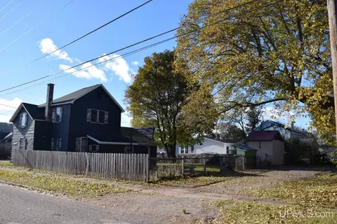 Exterior - 727 E Rdg, Ishpeming, MI 49849 photo 1 of 2