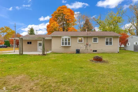 Exterior - 925 Whiting, Saint Clair, MI 48079 photo 6 of 11