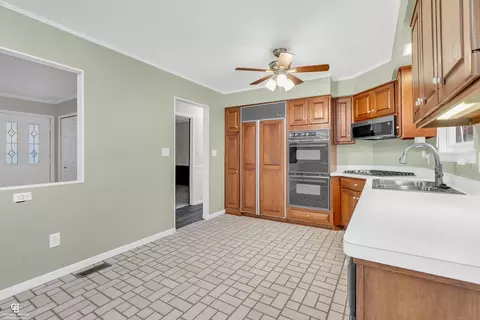 Kitchen - 925 Whiting, Saint Clair, MI 48079 photo 5 of 5