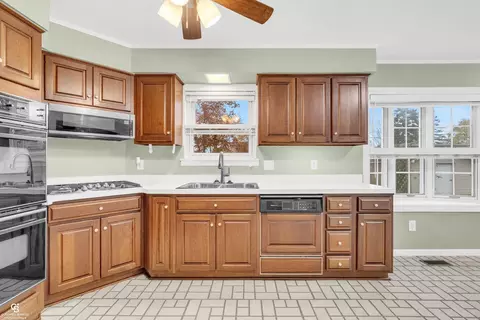 Kitchen - 925 Whiting, Saint Clair, MI 48079 photo 2 of 5